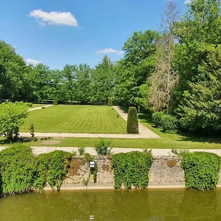 Chateau De La Cour Hotel *