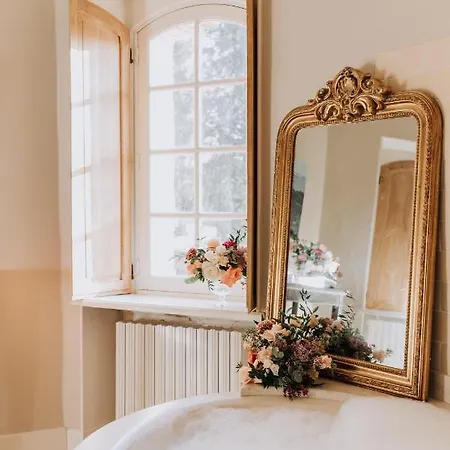 Chateau De La Cour * Senlisse