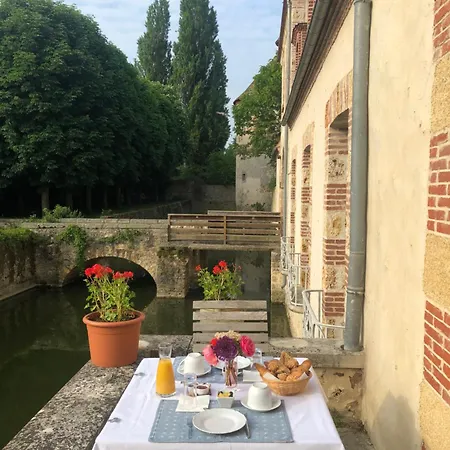 Chateau De La Cour Senlisse