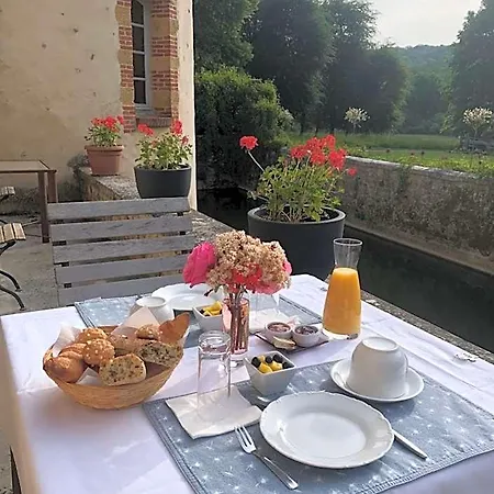 Chateau De La Cour * Senlisse