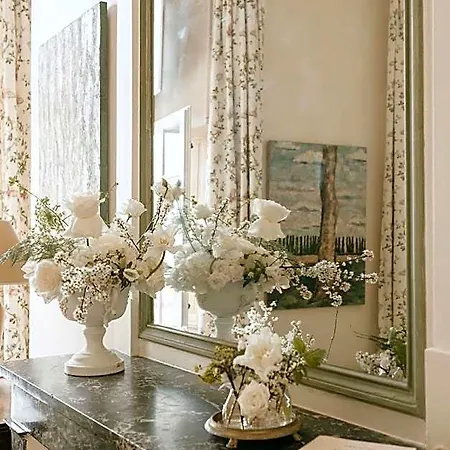 Chateau De La Cour * Senlisse