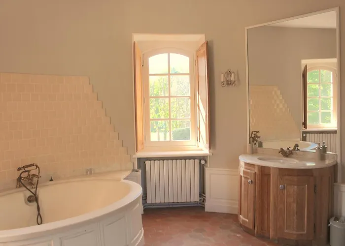 Chateau De La Cour Hotel Senlisse