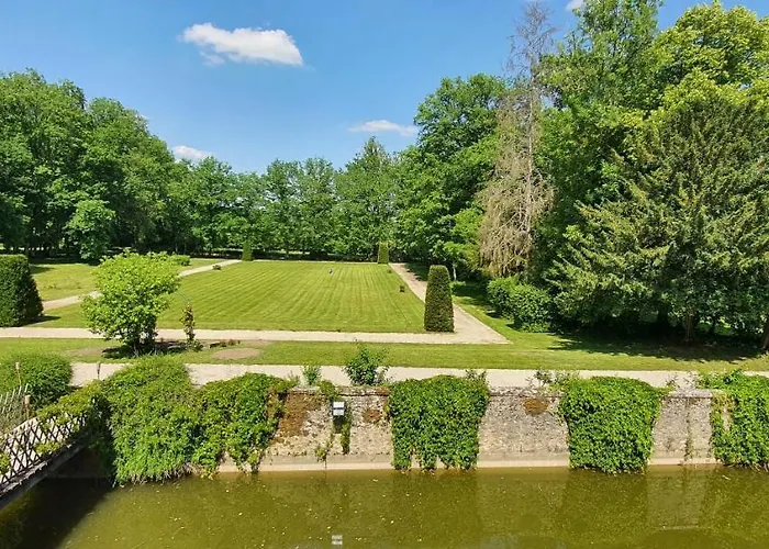 Chateau De La Cour Hotel *